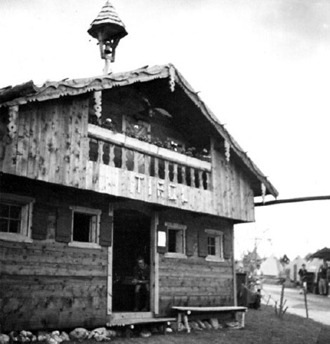 Bauernhaus mit Glockenturm